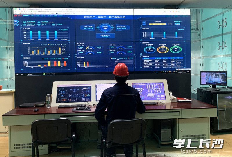 《白皮书》开创性地清晰界定了融合BIM、AI等多项智能建造技术的新型岗位体系。  资料图片