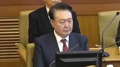 尹锡悦出席涉嫌发动内乱案第八次庭审