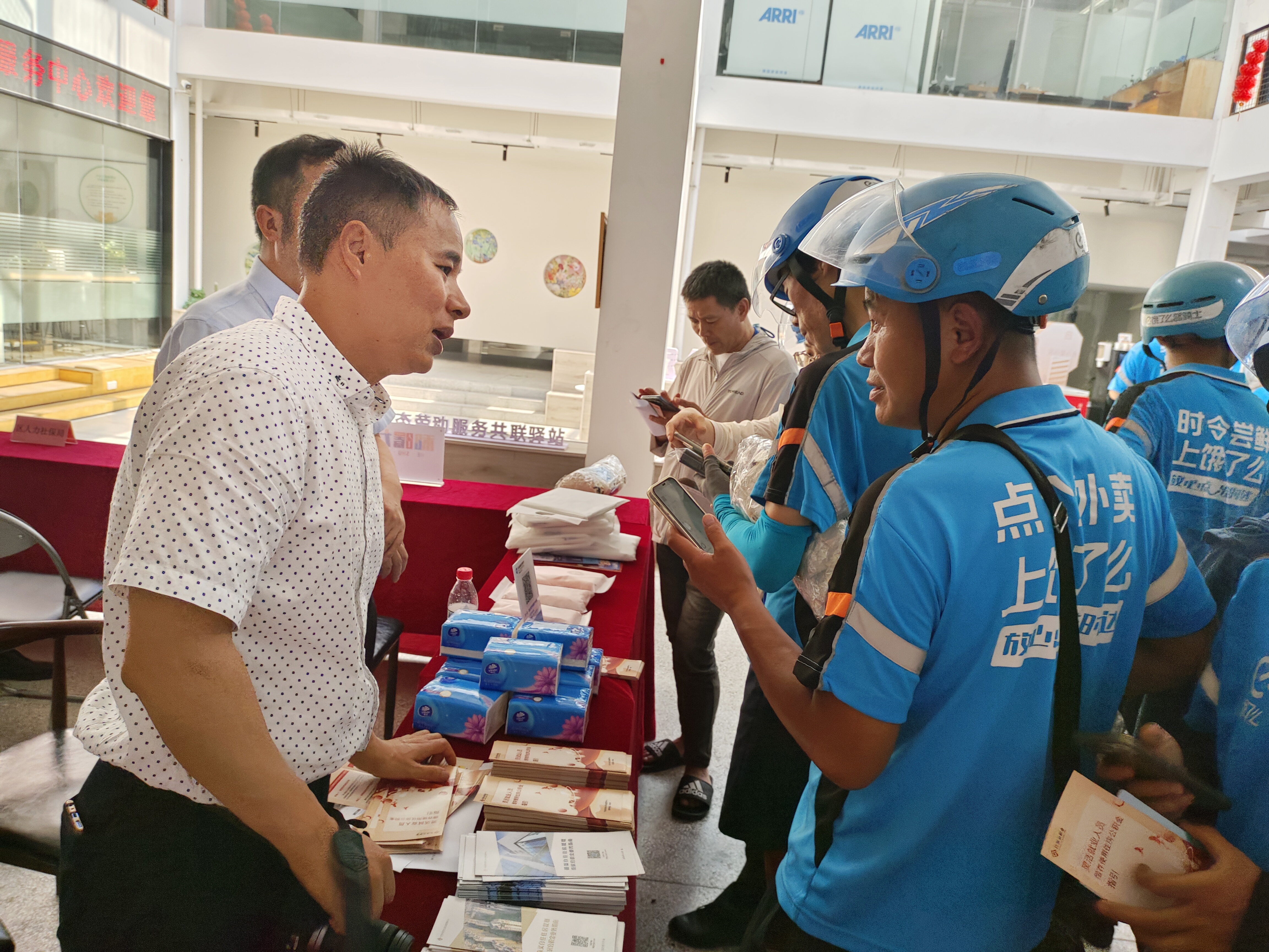 建行宁波市分行：公积金政策“送上门”助力快递员圆安居梦