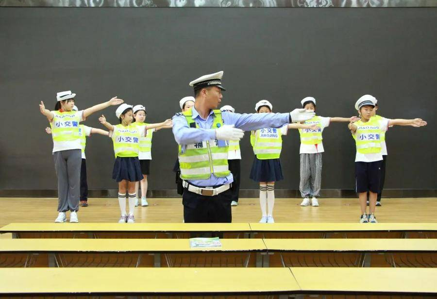 合肥蜀山：快乐过暑假，安全不“放假”！蜀山交警进校园送上“安全锦囊”