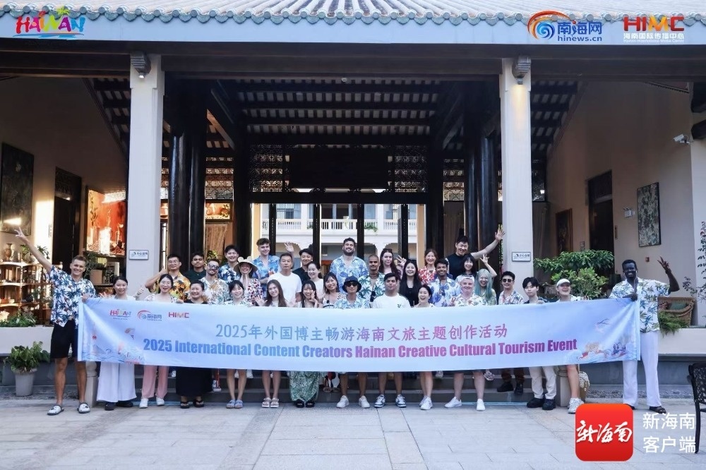 “海南旅游国际推荐官”前往璟蓝艺术庄园品尝美食。主办方供图