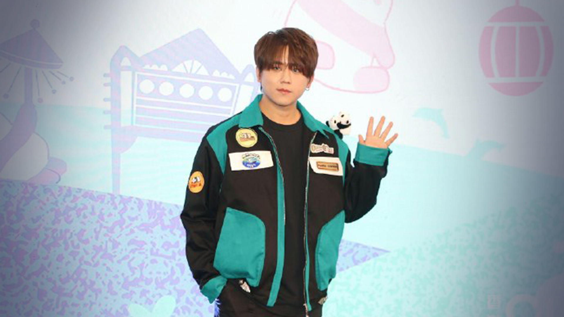 “香港顶流”姜涛坠海获救画面曝光：全身湿透，倒卧船上，姜涛竖大拇指报平安