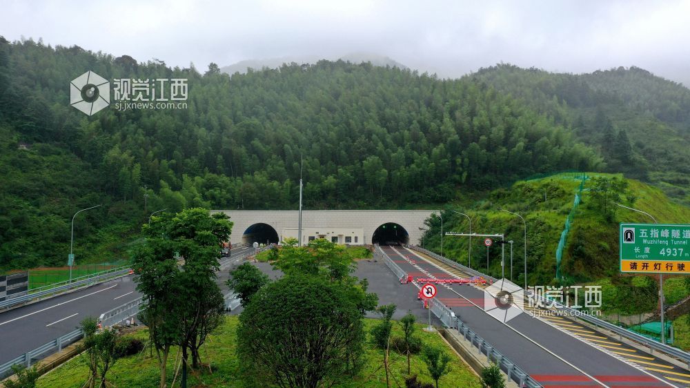 2025年6月23日，江西交投集团投资建设的遂川至大余高速公路各项建设进入收尾冲刺。