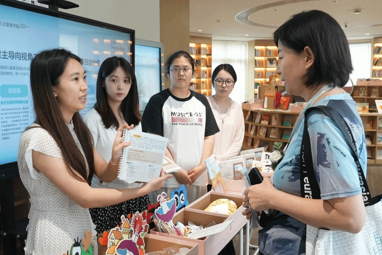 儿童绘本审辩阅读教学项目阶段性成果展区（杨喜龙摄）