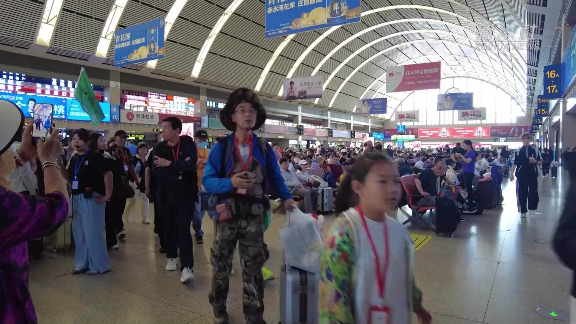 “丹东·凤凰山号”旅游专列开通 带游客饱览美丽丹东