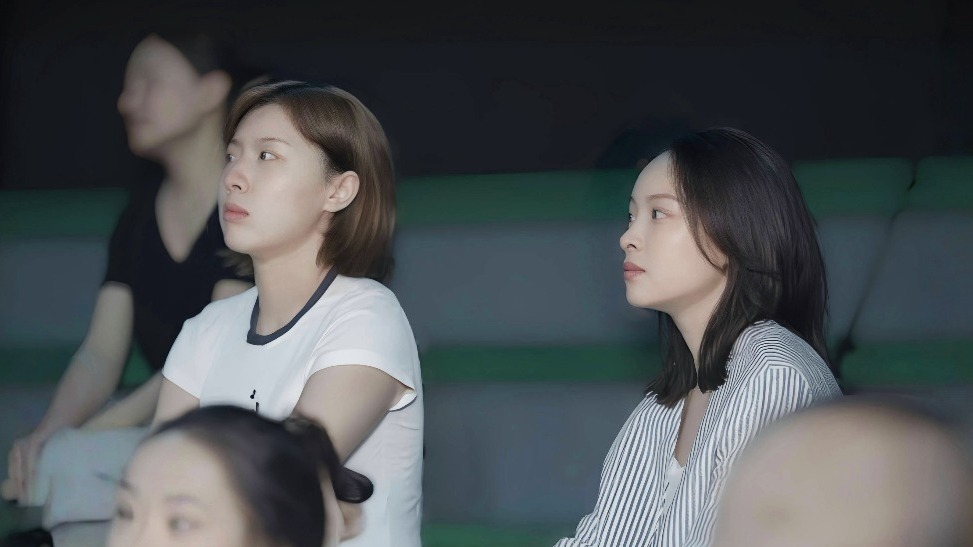 从金字塔尖跌落最底层？她从北大毕业后进演艺圈学挨打