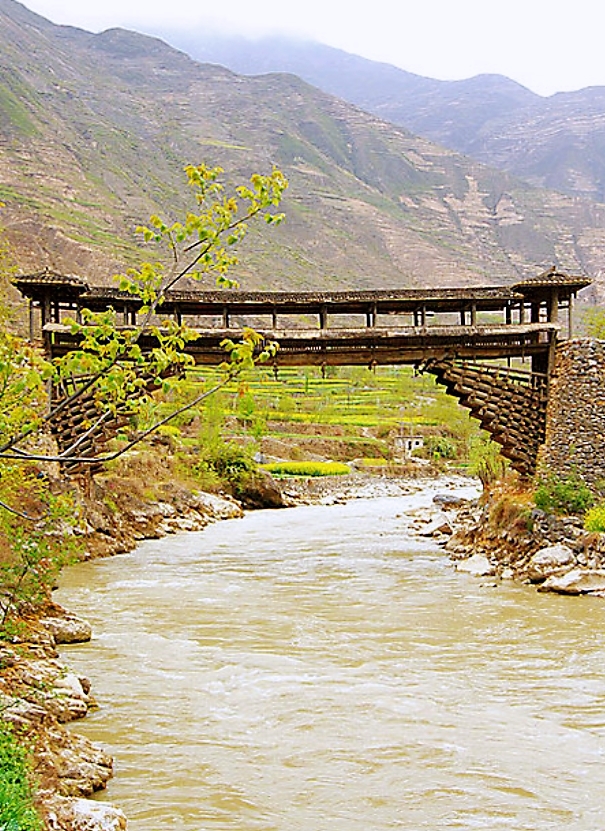 文县石坊廊桥，又称合作化桥。