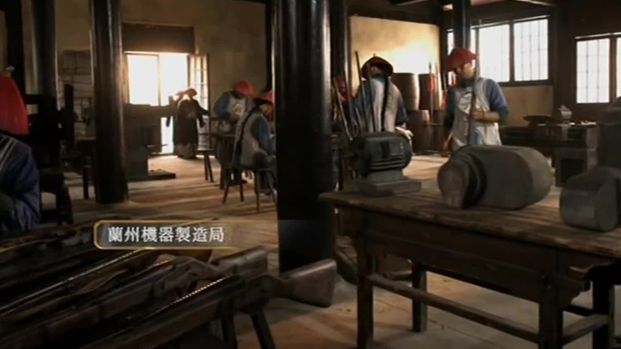 为了收复新疆，左宗棠组建了兰州机器制造局，改造枪炮整顿军备