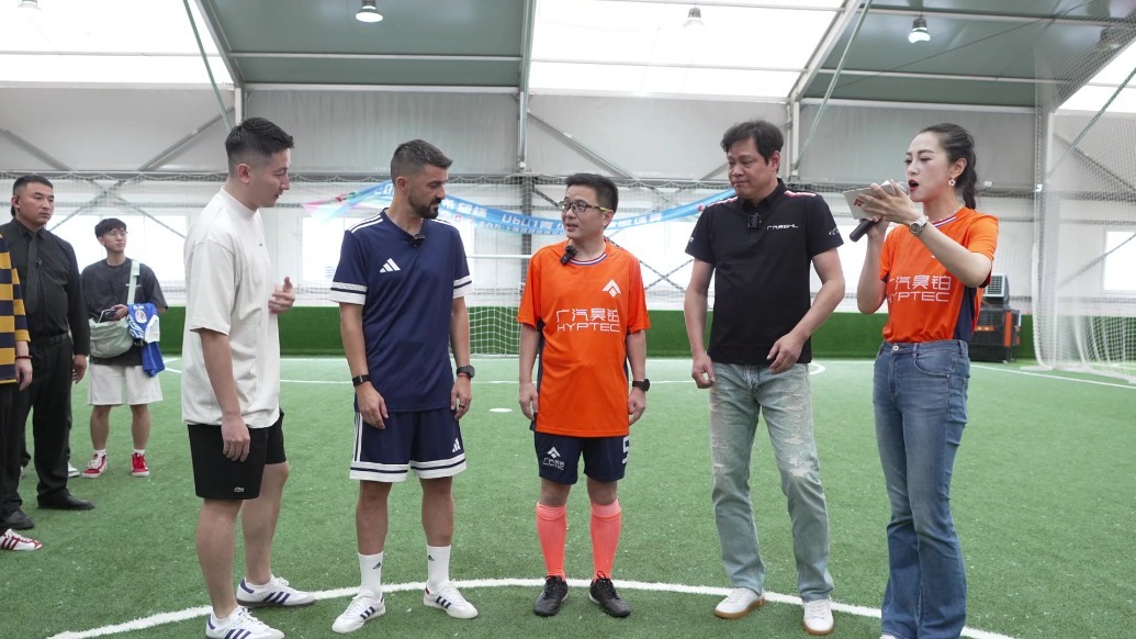 范志毅联手西班牙名宿出席昊铂HL球星见面会 二人同台竞技大秀绝活