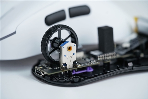 原生级双8K回报率,雷柏VT3S鼠标图赏