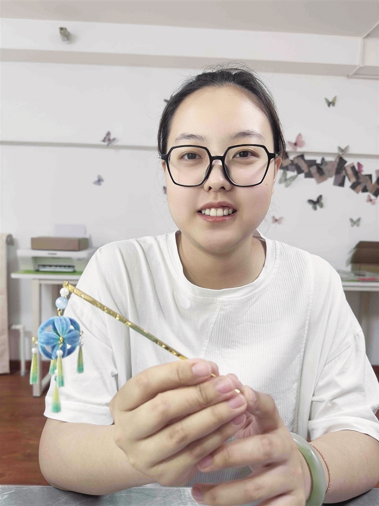 温舒涵和她的绒花作品