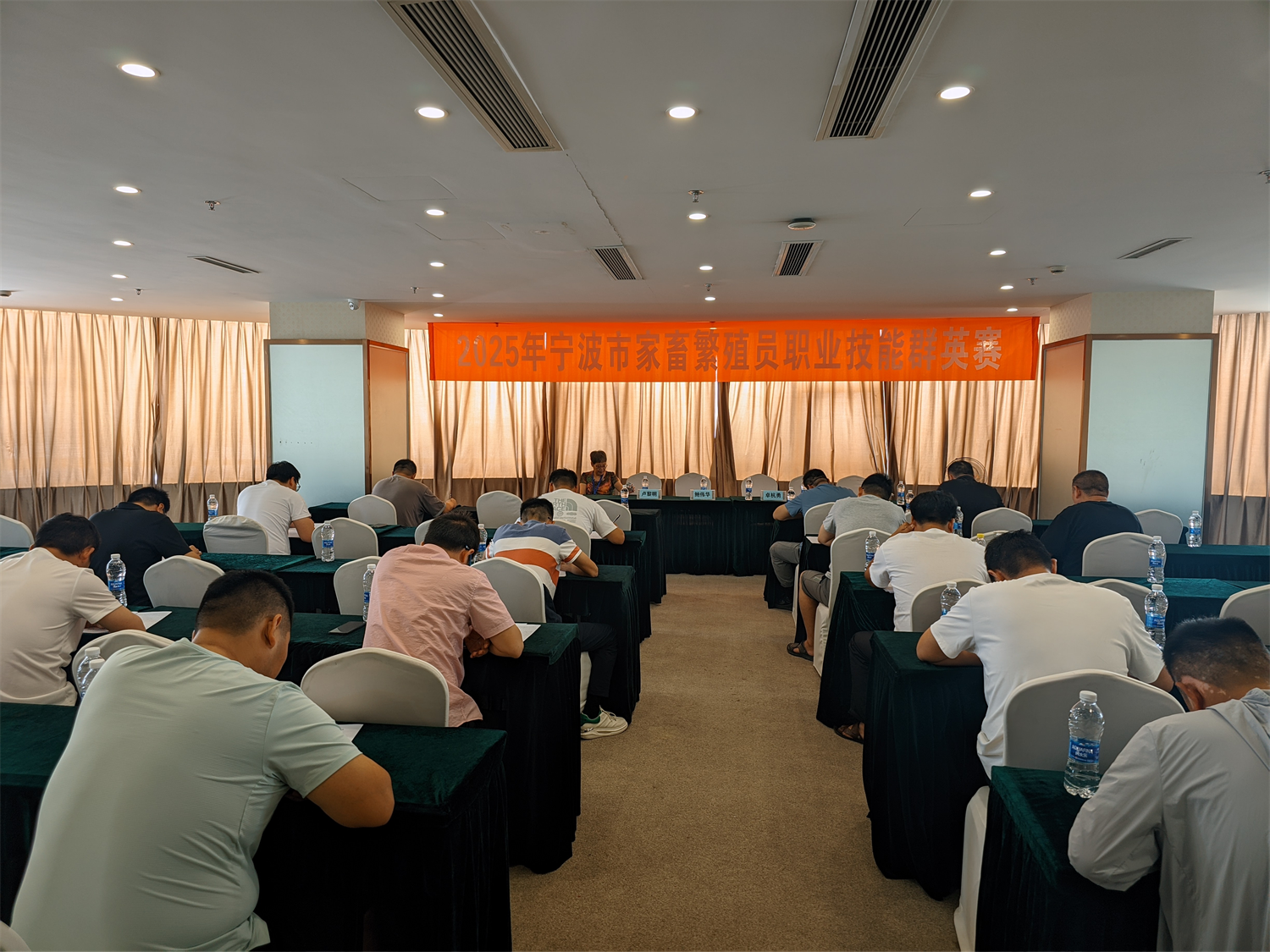 筑牢种业根基 锻造繁育精兵!2025年宁波市家畜繁殖员技能群英赛圆满举行