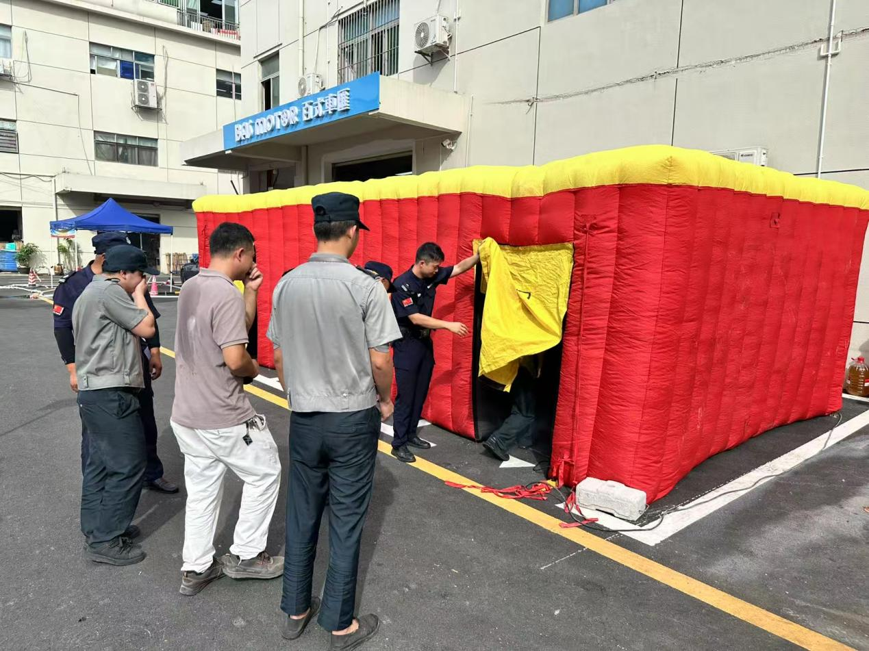 浓烟中的生命课堂：西乡街道南昌社区开展沉浸式消防应急演练