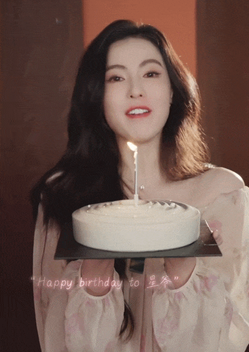 张柏芝为周星驰唱生日歌。