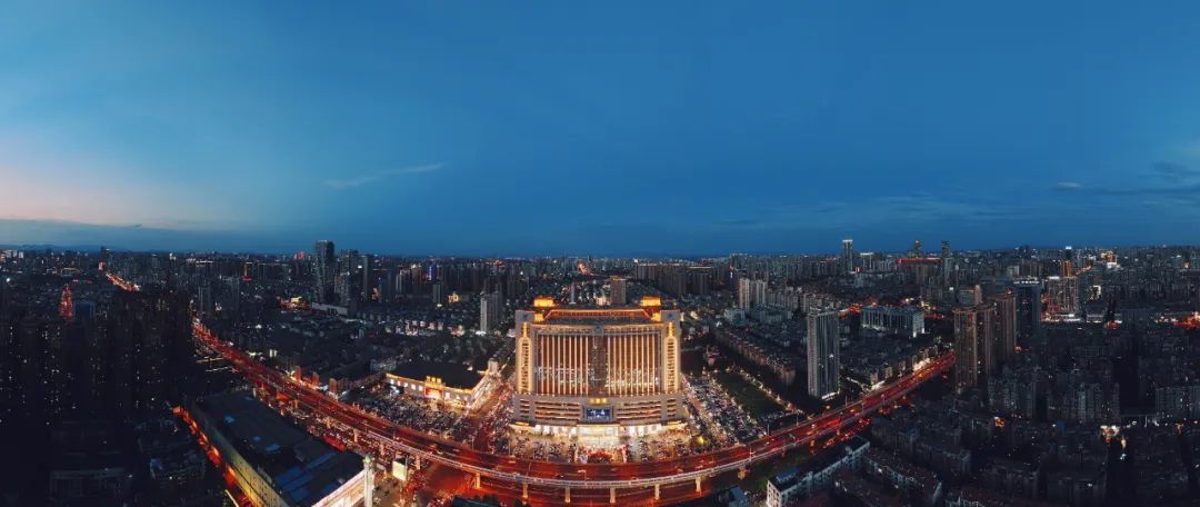 ▲“宇宙中心万家丽”国际顶级域名证书和商标注册证