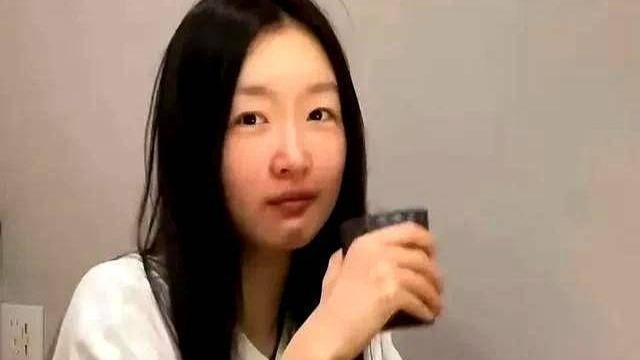 33岁周冬雨素颜暴击热搜！镜头怼到毛孔的勇气，治好我的容貌焦封面图