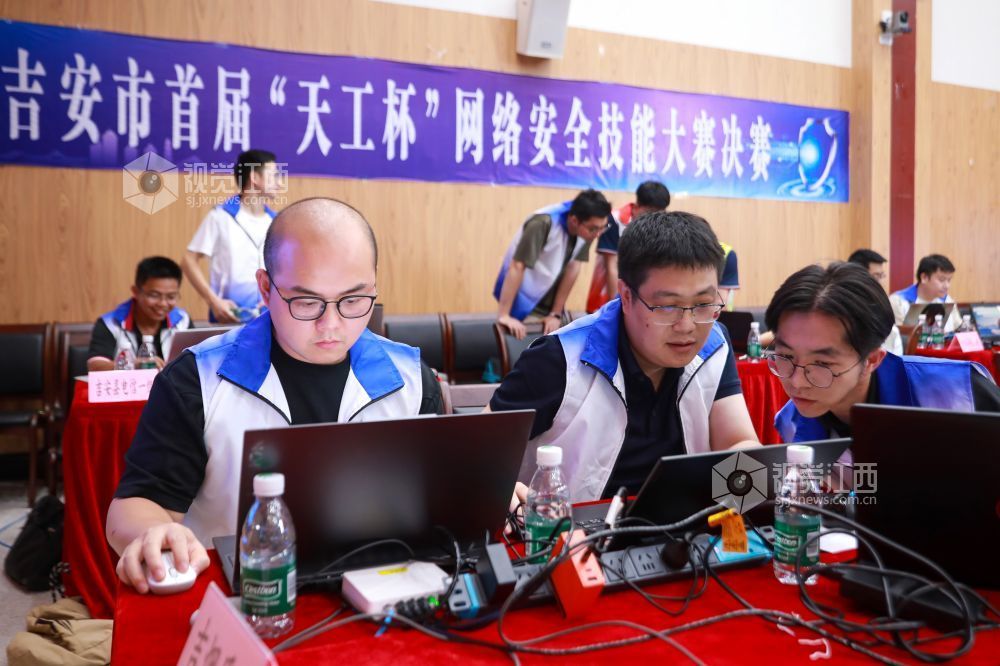 2025年6月25日，江西省吉安市吉水縣，吉安市首屆網絡安全技能大賽決賽現場，參賽選手正在緊張比賽中。