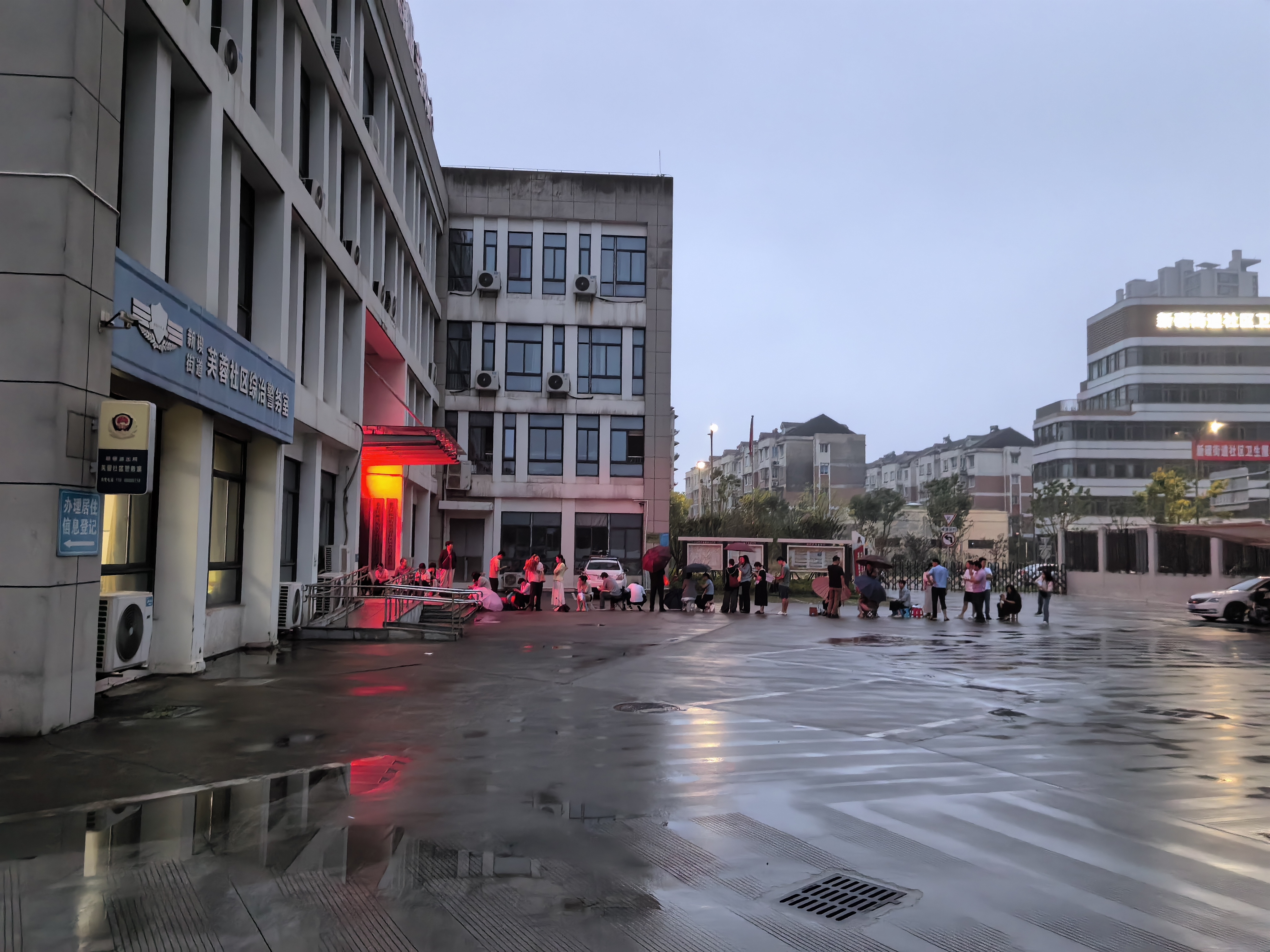 凌晨排队抢托管名额 北仑区新碶街道“官方带娃”服务受热捧