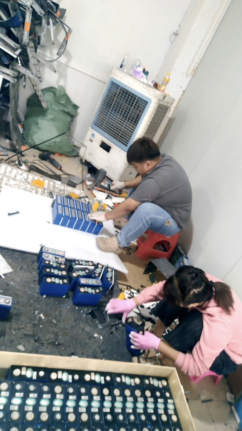 在电池坟场 宁德时代也干不过小作坊