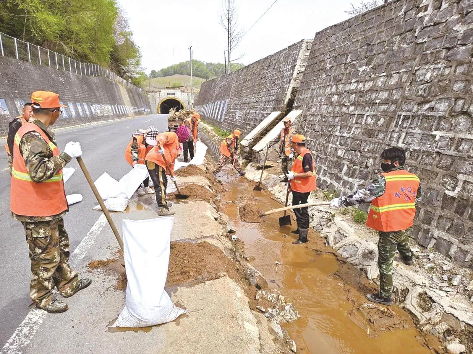 靖宇县公路段防汛应急演练