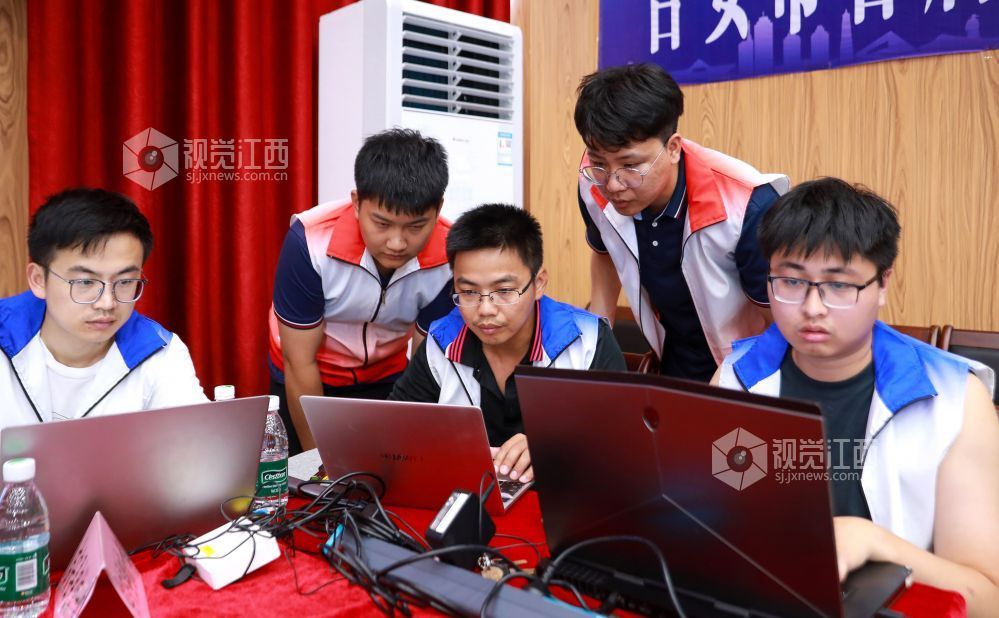 2025年6月25日，江西省吉安市吉水縣，吉安市首屆網絡安全技能大賽決賽現場，參賽選手正在緊張比賽中。