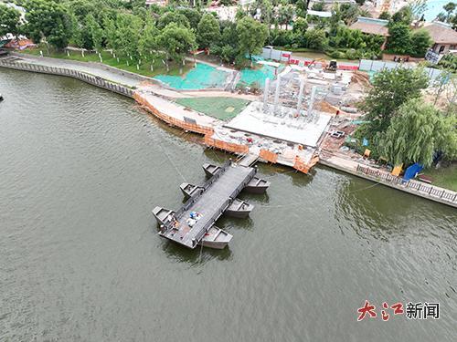 位于南昌象湖風(fēng)景區(qū)湖心島的豫章書院游覽步道鋼浮橋