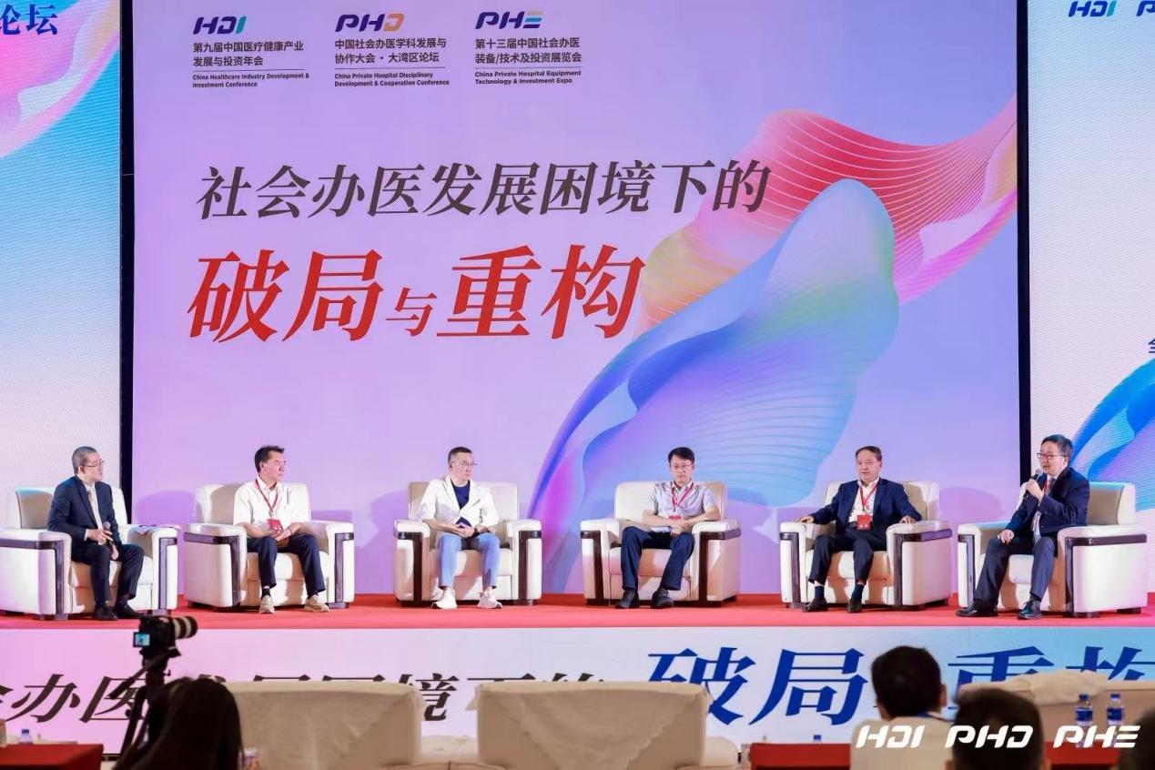 图:万东医疗战略市场品牌部总监龚钊参与圆桌论坛