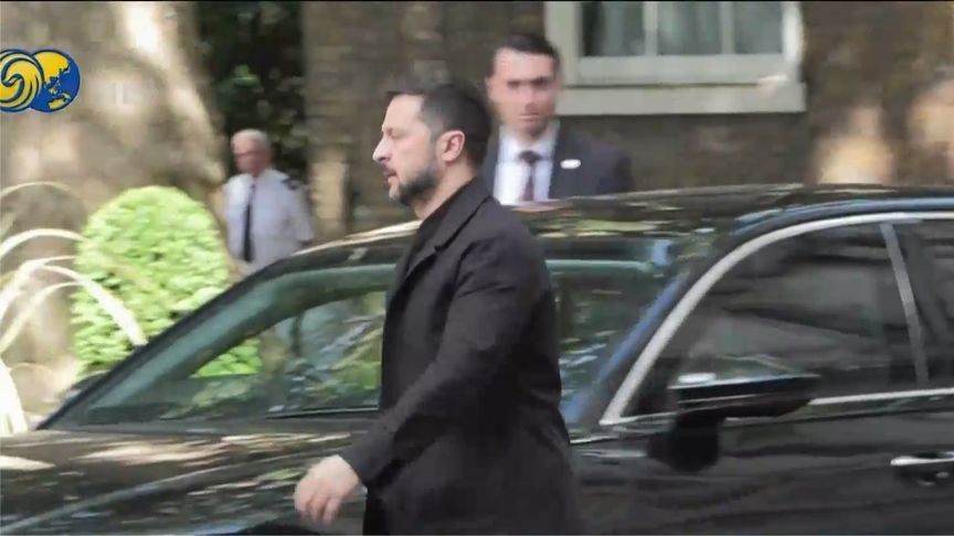 泽连斯基罕见穿上西装，见了英国国王和首相，“这是历史性时刻”