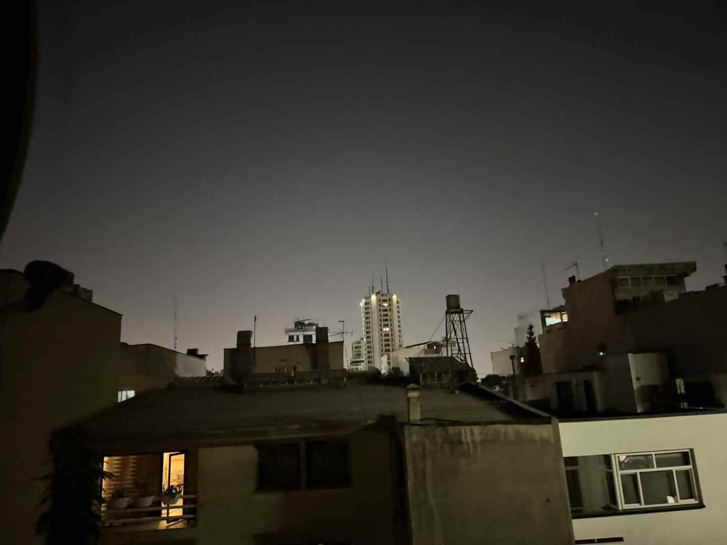 凤凰女记者战地日记|伊朗打了一手好牌，但也惊险无比，就看美国怎么回应了