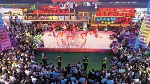 热闹的环联夜市(济南日报·爱济南记者 王智勇 摄)