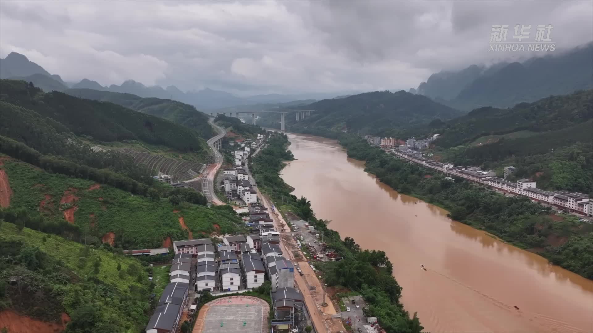 广西天峨：强降雨致部分地区停水停电 400余名中考考生转移安置