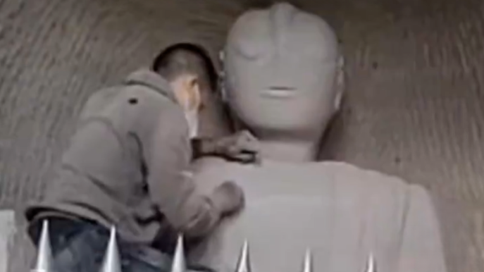 男子开凿“奥特曼石窟”？被网友提醒“小心侵权”后大幅修改，当地称将调查核实