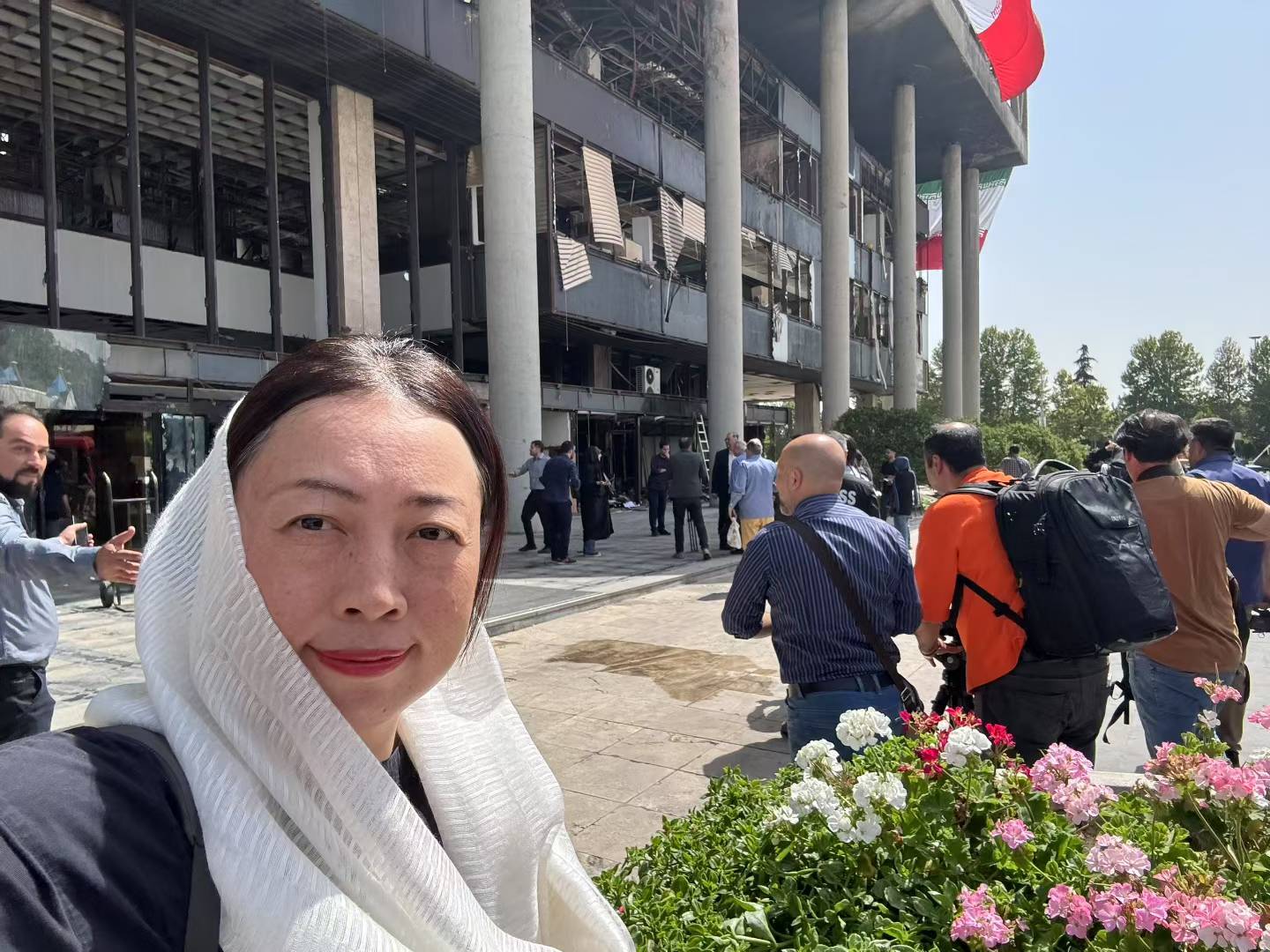 凤凰女记者战地日记|伊朗民众：政府整天关注头巾这些不重要的事，反而忘了敌人的存在