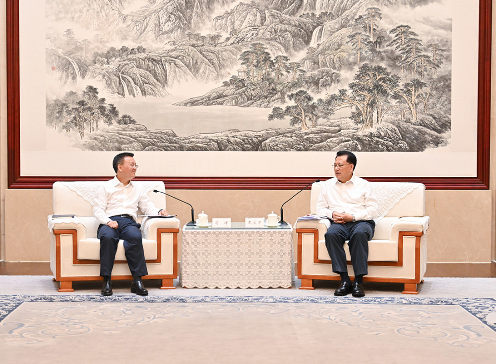 ▲6月26日下午，市委书记袁家军会见中国星网集团董事长、党组书记苟坪。记者 刘力 摄