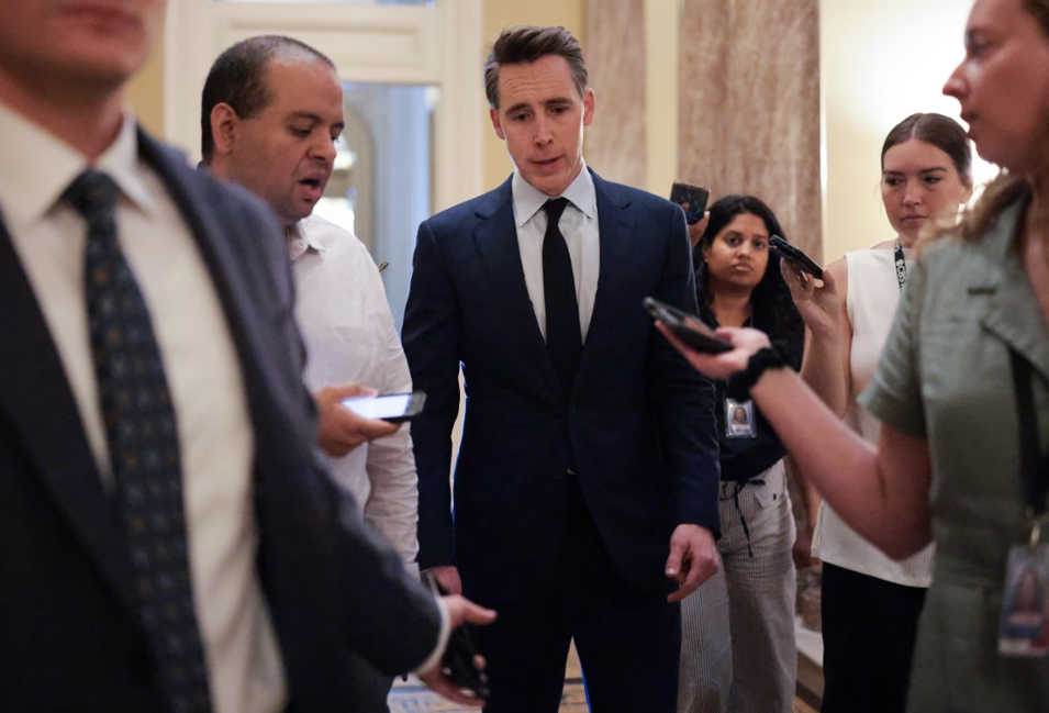 参议员乔希-霍利（Josh Hawley）就拟议中的开支削减对医院的影响提出了警告