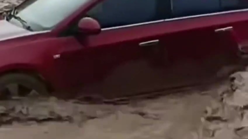 甘肃靖远山洪灾害失联者增至5人，有司机目睹人和车被山洪冲走