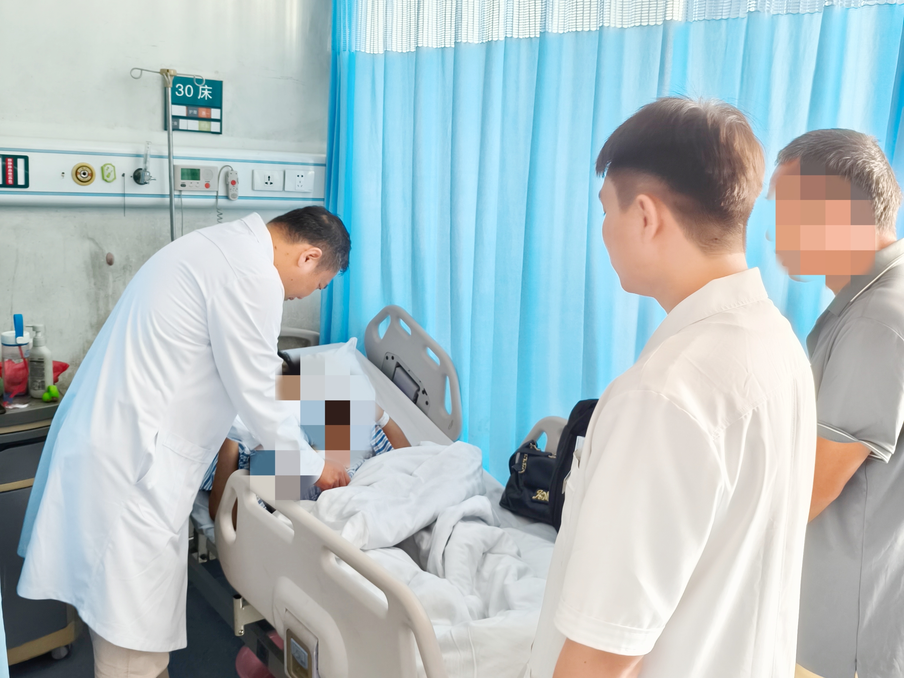 三亚中心医院4小时生死救援！多学科联动成功抢救肝癌破裂出血患者