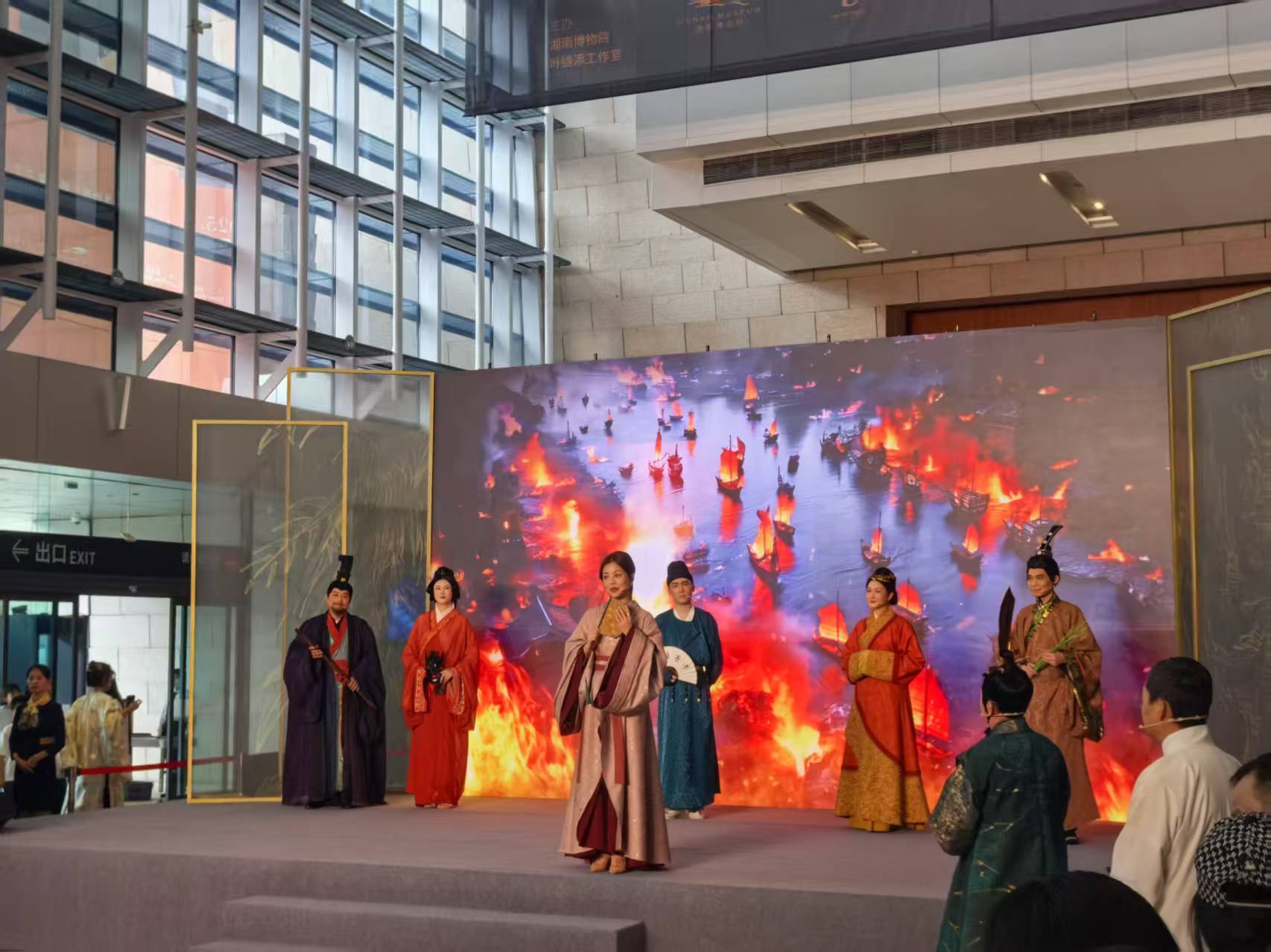 “对视——湖湘文化与叶锦添新东方美学的时空重构”大展启幕