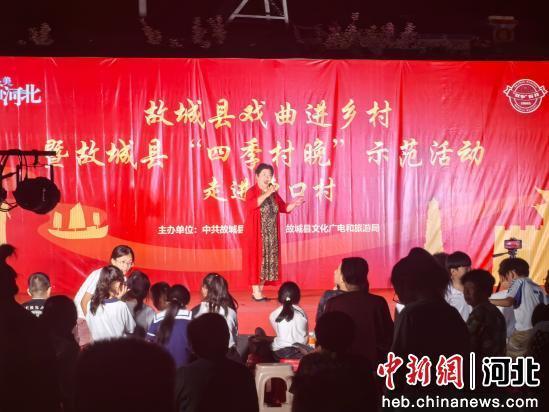 图为演出现场。 李志勇 摄