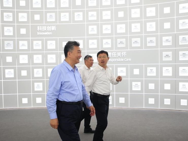 北京银行党委书记、董事长霍学文调研万华化学集团
