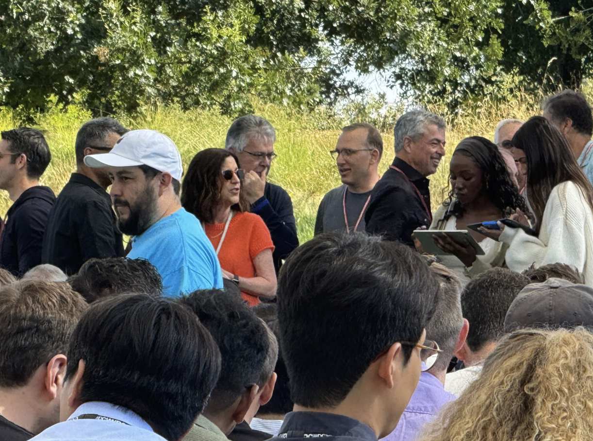 得花大钱了!美媒:苹果亟需一笔重磅收购实现AI救赎