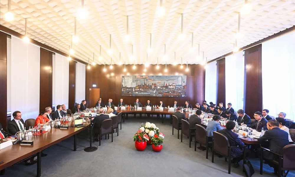 ▲6月20日下午，中国（重庆）—德国经贸合作对话会在杜塞尔多夫市政厅举行。 苏思 摄