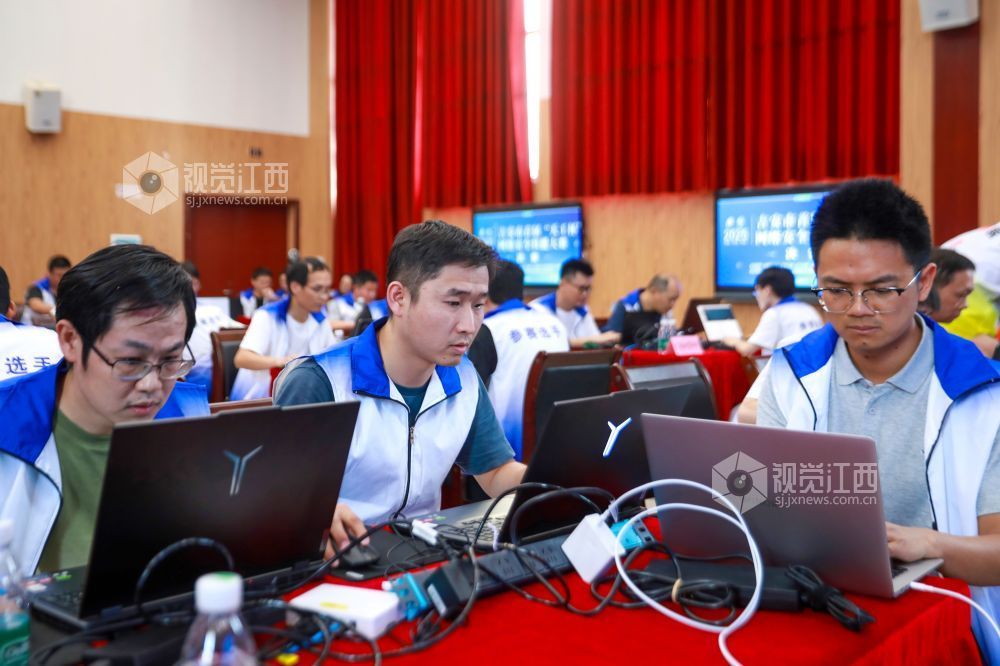 2025年6月25日，江西省吉安市吉水縣，吉安市首屆網絡安全技能大賽決賽現場，參賽選手正在緊張比賽中。