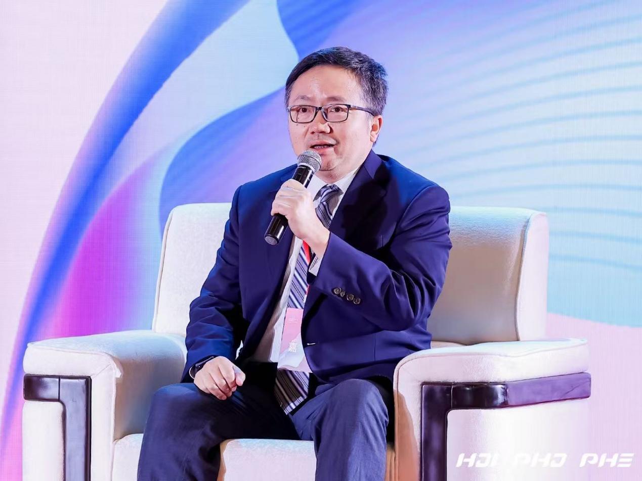 图:万东医疗战略市场品牌部总监龚钊发言