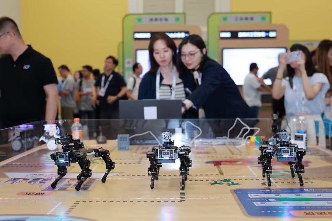 海思技术有限公司:星闪硬总线加持鸿蒙软总线将实现1+1>2效果,覆盖IoT家电、轻智能等领域