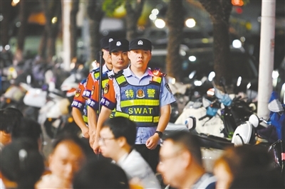 持续巡逻守护夏夜平安