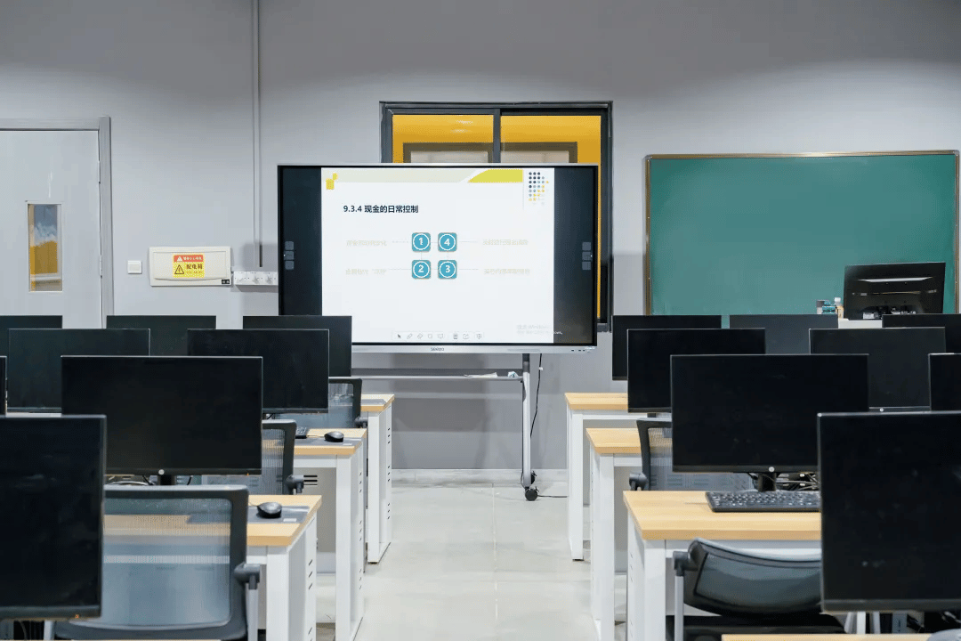 西安汽车职业大学：经济管理类专业实验实训基地