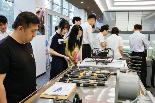 青岛职业技术学院师生沉浸式、体验式学习