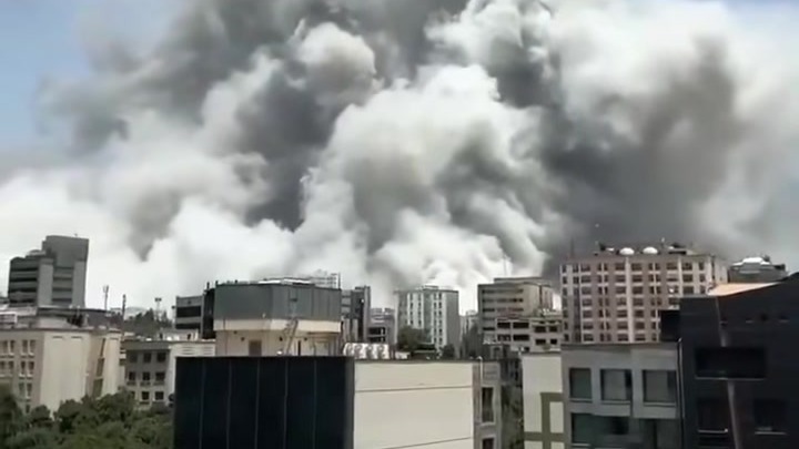 此时的德黑兰四处被炸