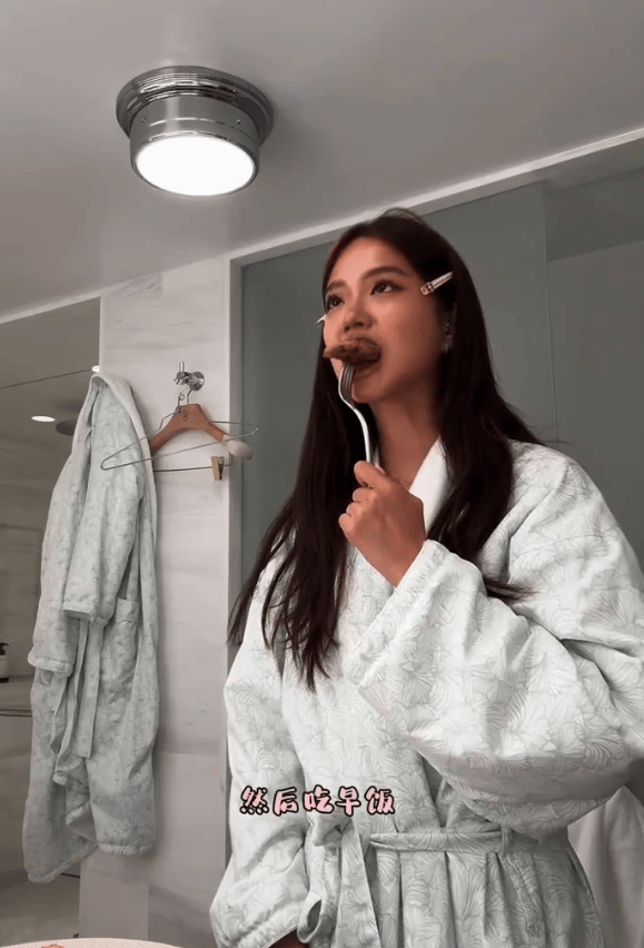 钟丽缇女儿准备拍摄。